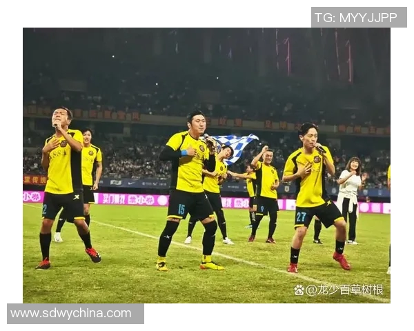 五华广场足球明星像背后的故事与意义解析