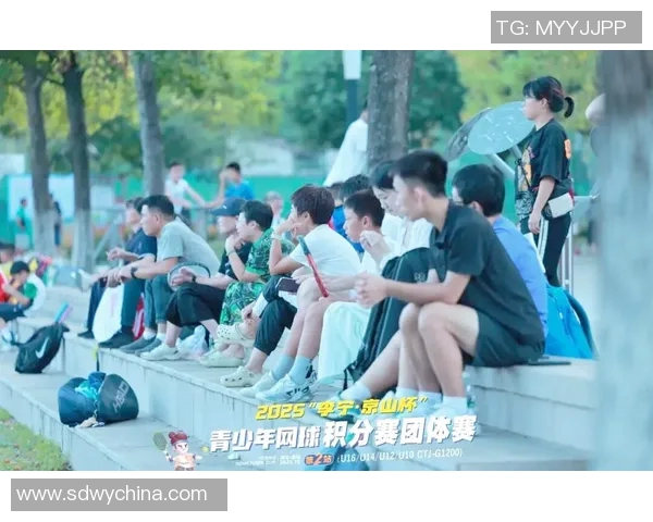 北京网球队默契配合探讨提升团队竞技水平的关键因素 北京网球队默契配合探讨提升团队竞技水平的关键因素
